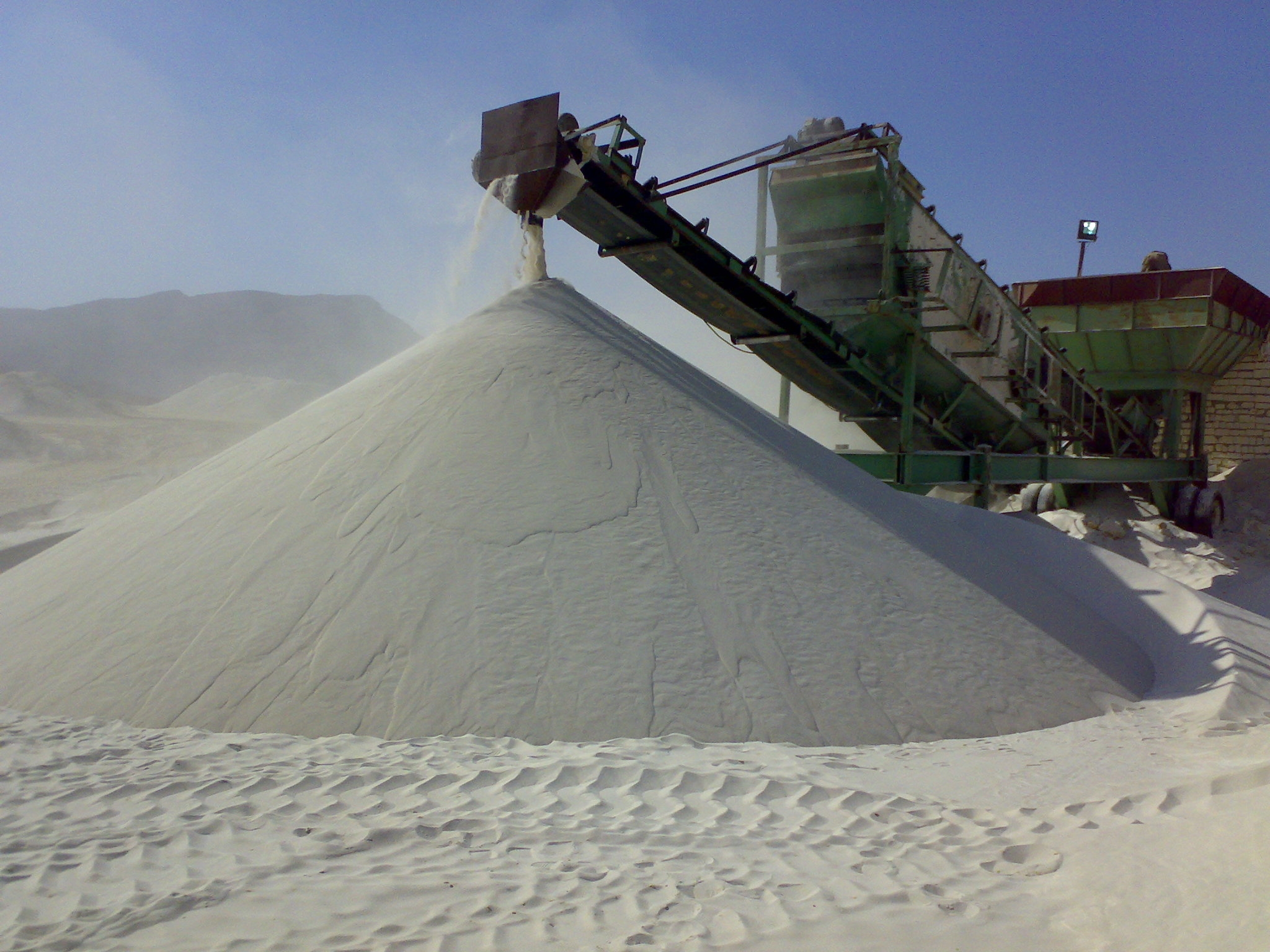 What Is Silica Sand How Is It Different From Regular Sand 